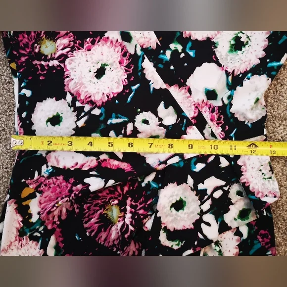 BCBG MaxAzria X-Small Short Sleeve Pink Floral Print Faux Wrap V-neck Dress - Picture 9 of 12